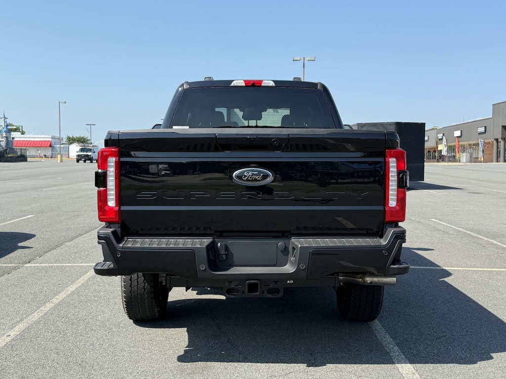 New 2025 Ford F-350 Lariat Crew Cab 4x4 W/ 6.75 Bed Crew Cab Pickup