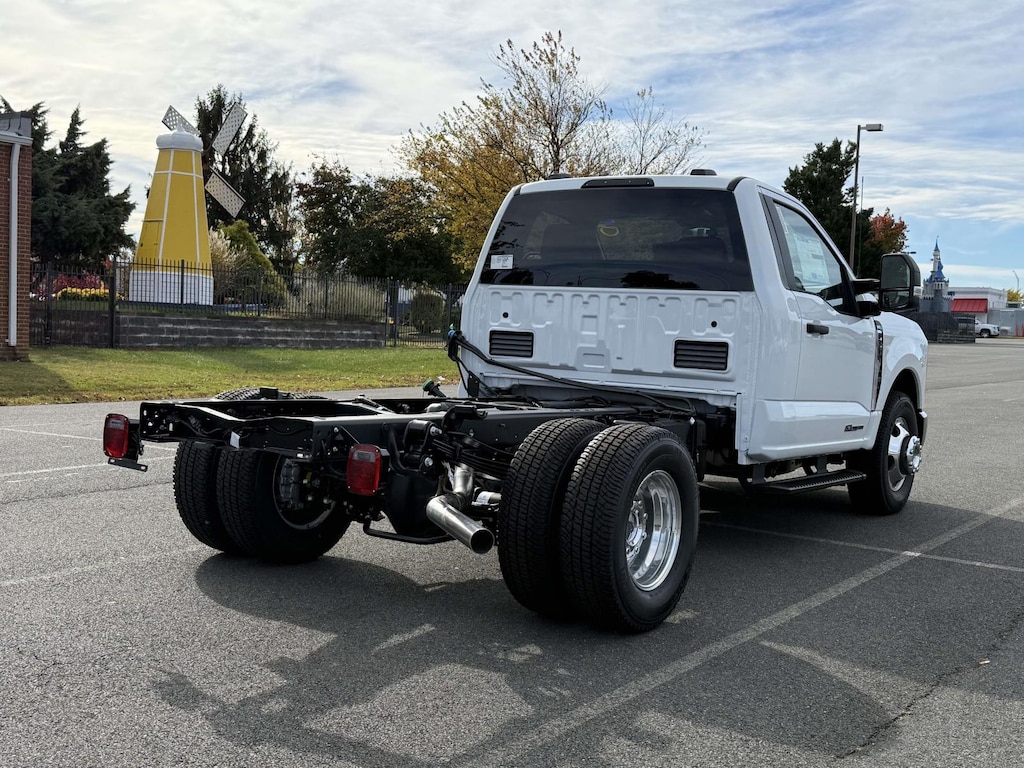 New 2026 Ford F-350 XLT Regular Cab 4x2 Bare Chassis 60 CA Regular Cab Chassis-Cab