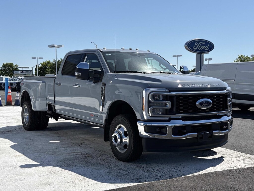 New 2026 Ford F-350 Lariat Crew Cab 4x4 W/ 8 Bed DRW Crew Cab Pickup