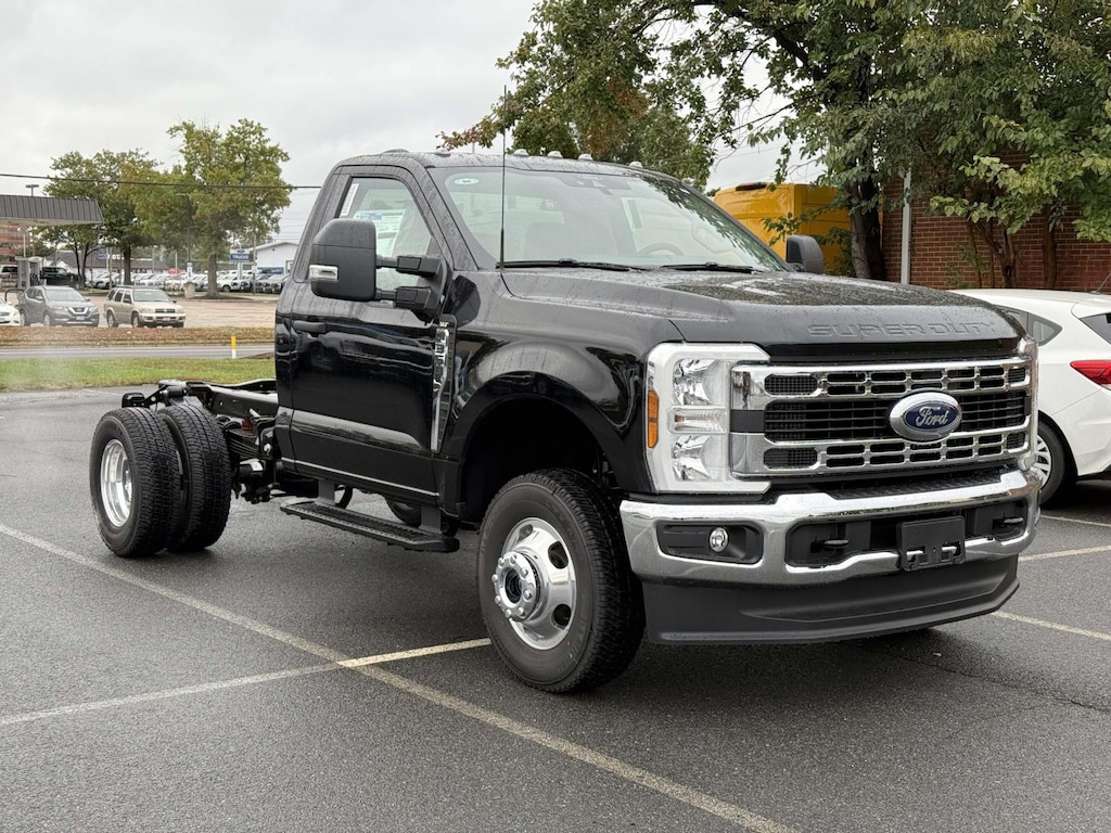 New 2026 Ford F-350 XLT Regular Cab 4x4 Bare Chassis 60 CA Regular Cab Chassis-Cab