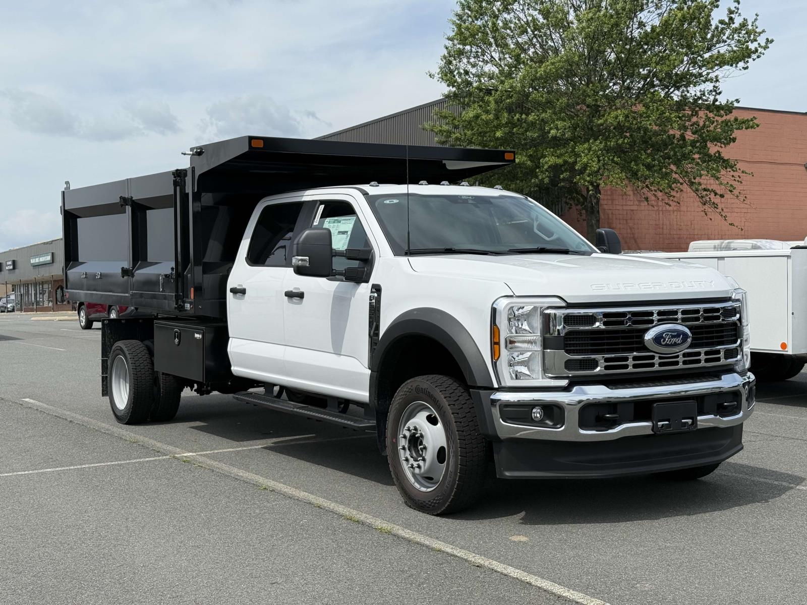 2025 Ford F-550 Super Duty Chassis Cab XL's photo
