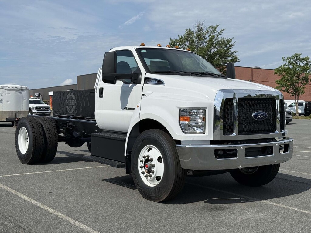 New 2025 Ford F-750 XL Regular Cab 4x2 Clean Chassis Regular Cab Chassis-Cab