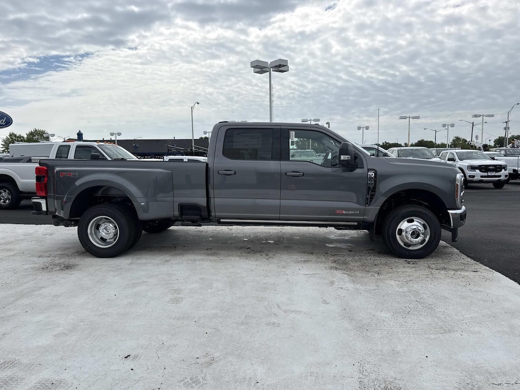 New 2026 Ford F-350 Lariat Crew Cab 4x4 W/ 8 Bed DRW Crew Cab Pickup
