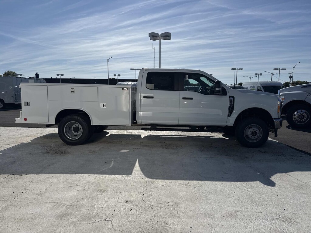New 2026 Ford Super Duty F-350 DRW Crew Cab Chassis-Cab
