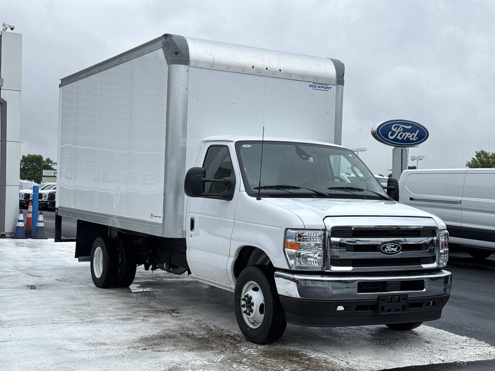 2027 Ford E-Series's photo