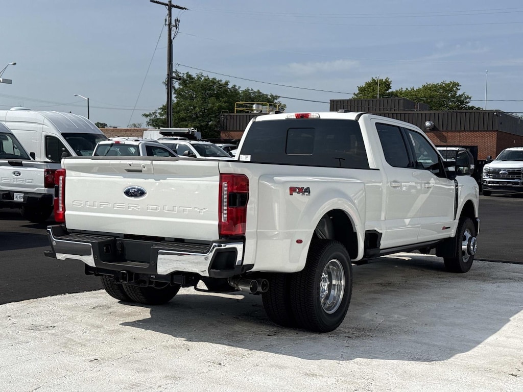 New 2026 Ford F-350 Lariat Crew Cab 4x4 W/ 8 Bed DRW Crew Cab Pickup
