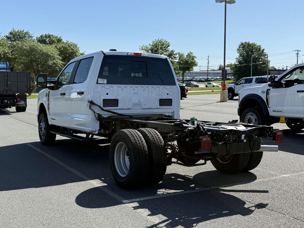 New 2025 Ford F-350 XL Crew Cab 4x4 Bare Chassis 60 CA Crew Cab Chassis-Cab