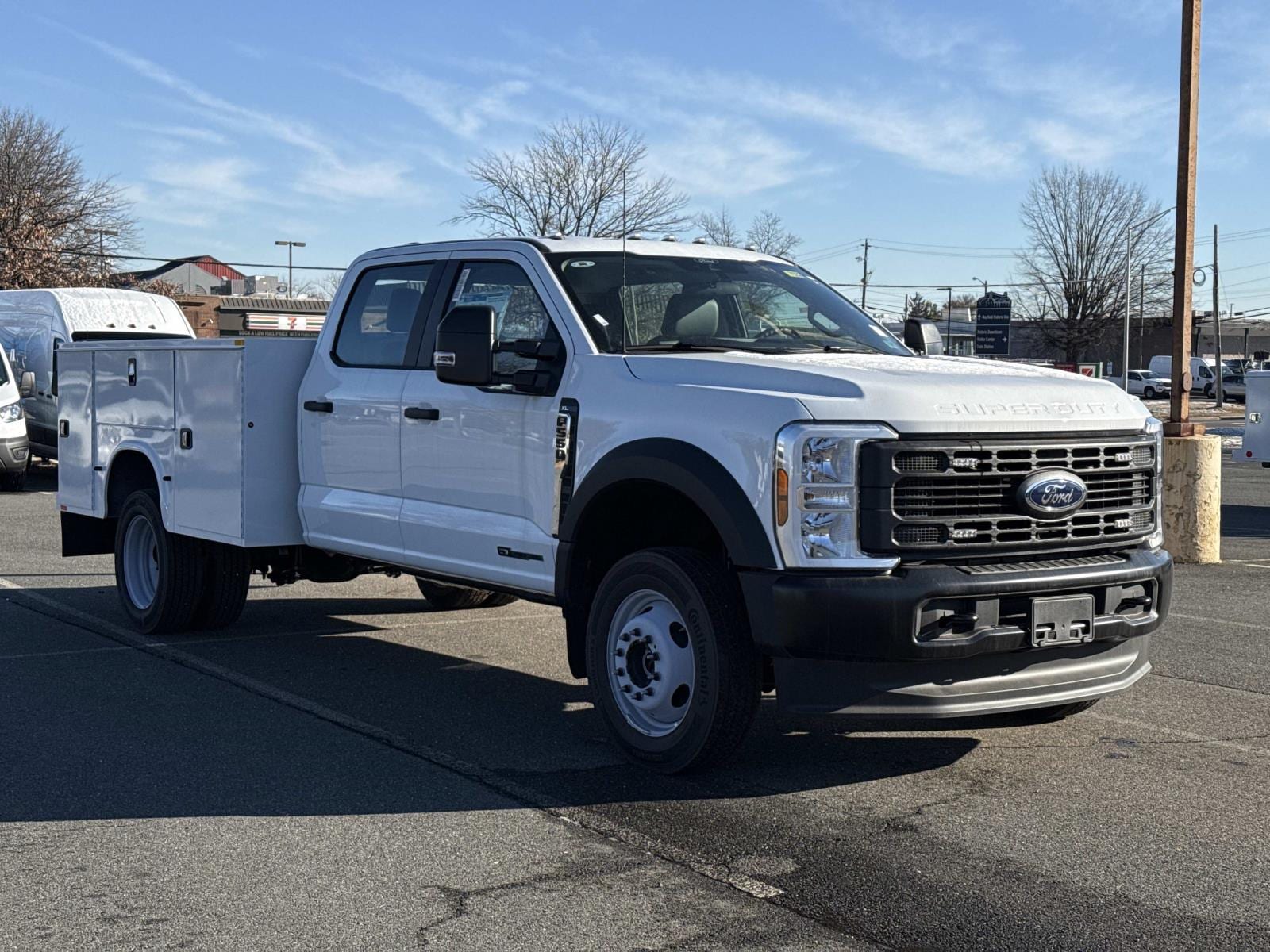 2025 Ford F-550 Super Duty Chassis Cab XL's photo