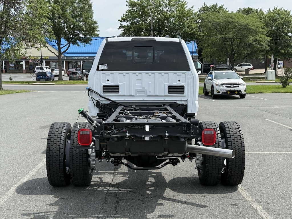 New 2025 Ford F-550 XL Super Cab 4x4 Bare Chassis 84 Extended Cab Chassis-Cab