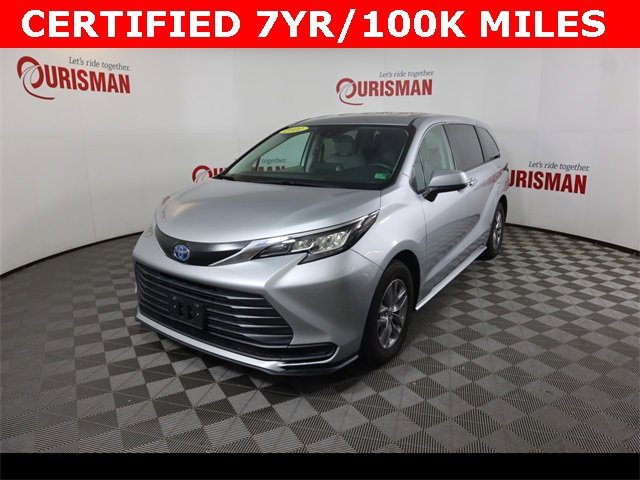 2022 Toyota Sienna LE photo 2