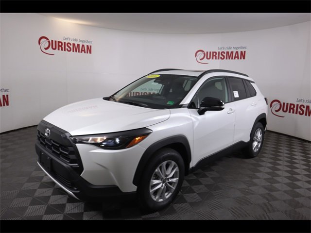 2026 Toyota Corolla Cross LE photo 2