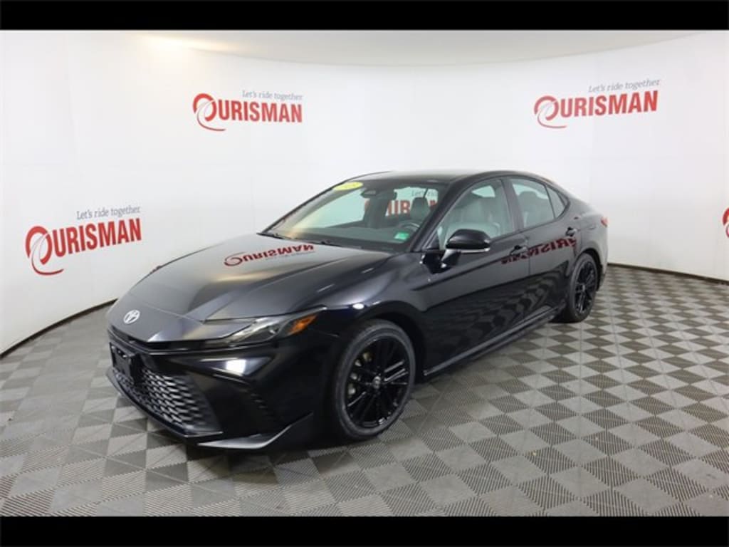 Used 2025 Toyota Camry SE Sedan