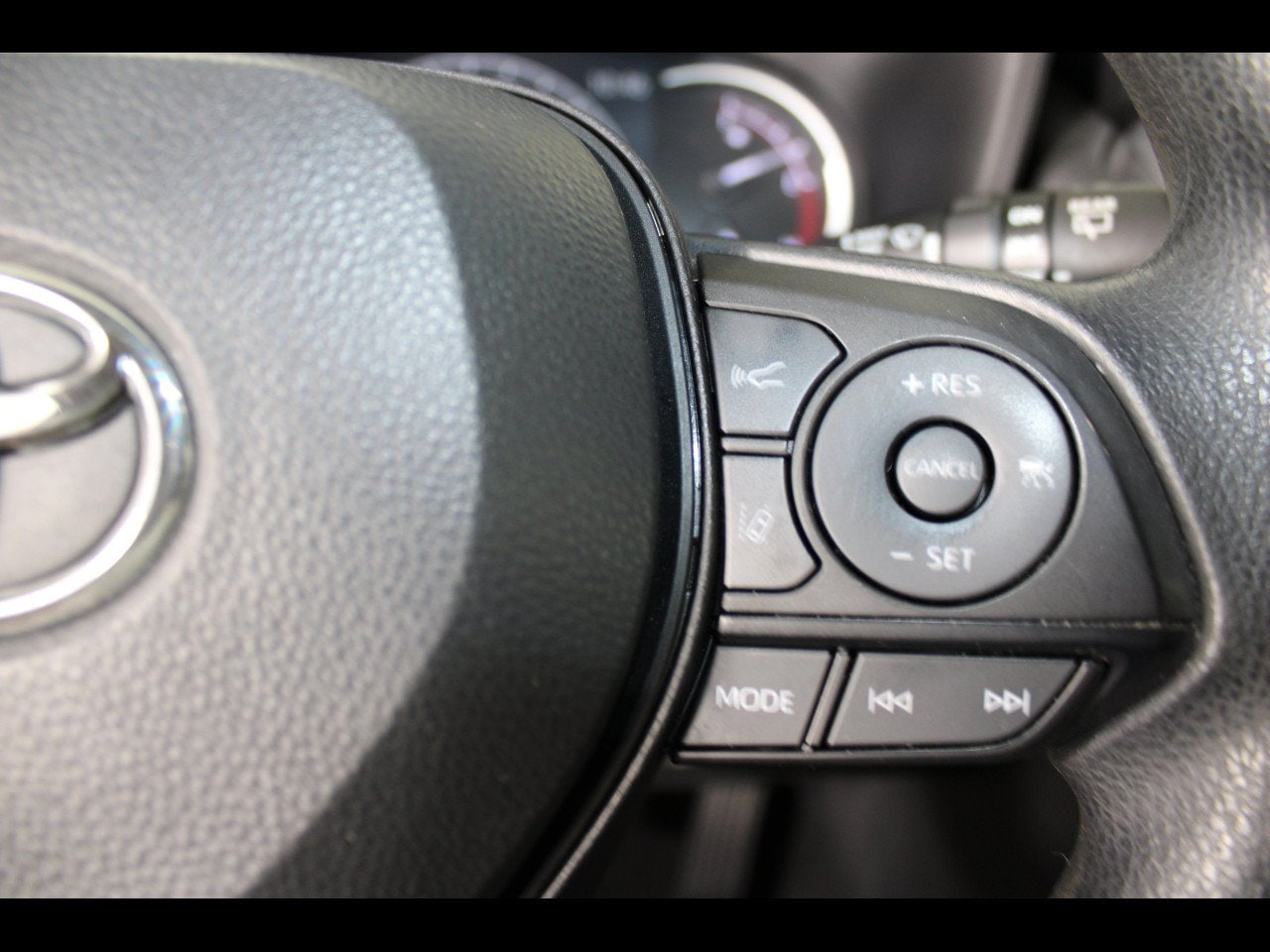 2024 Toyota RAV4 XLE - Photo 23