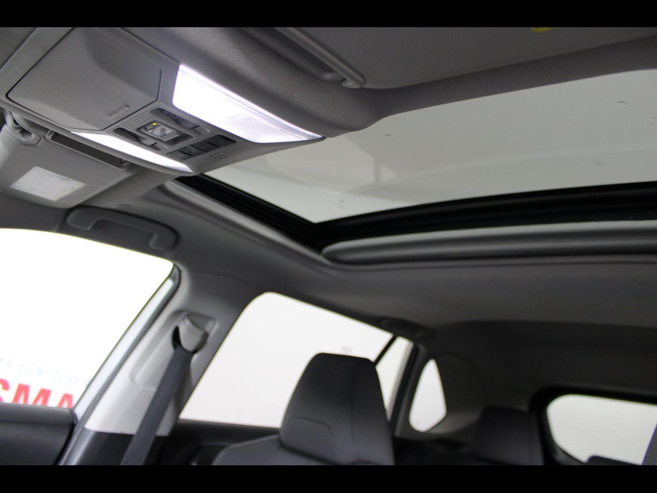 2024 Toyota RAV4 XLE - Photo 28