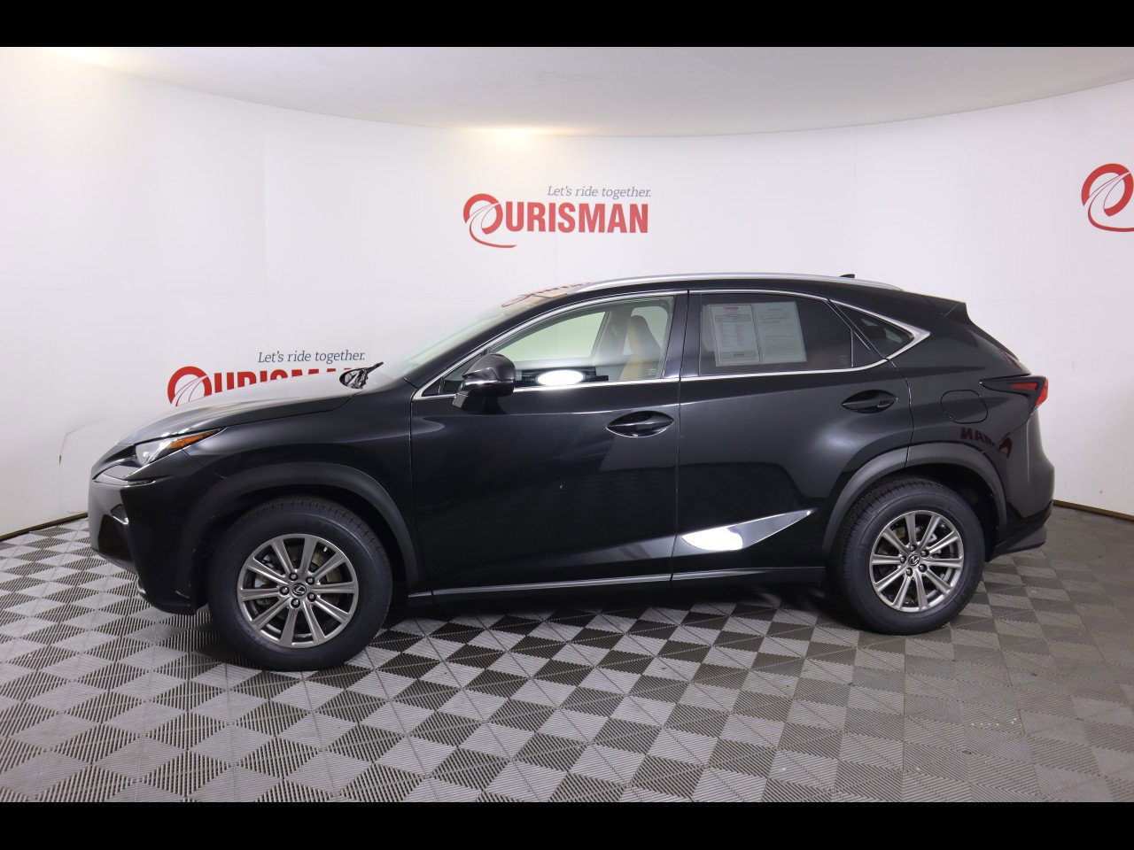 2021 Lexus NX 300 photo 3