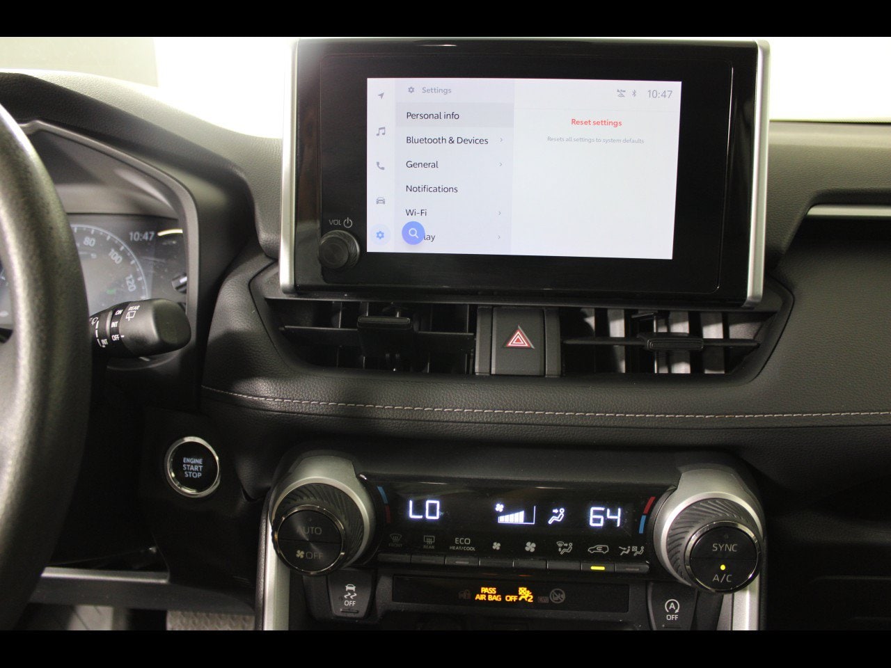 2024 Toyota RAV4 XLE - Photo 25