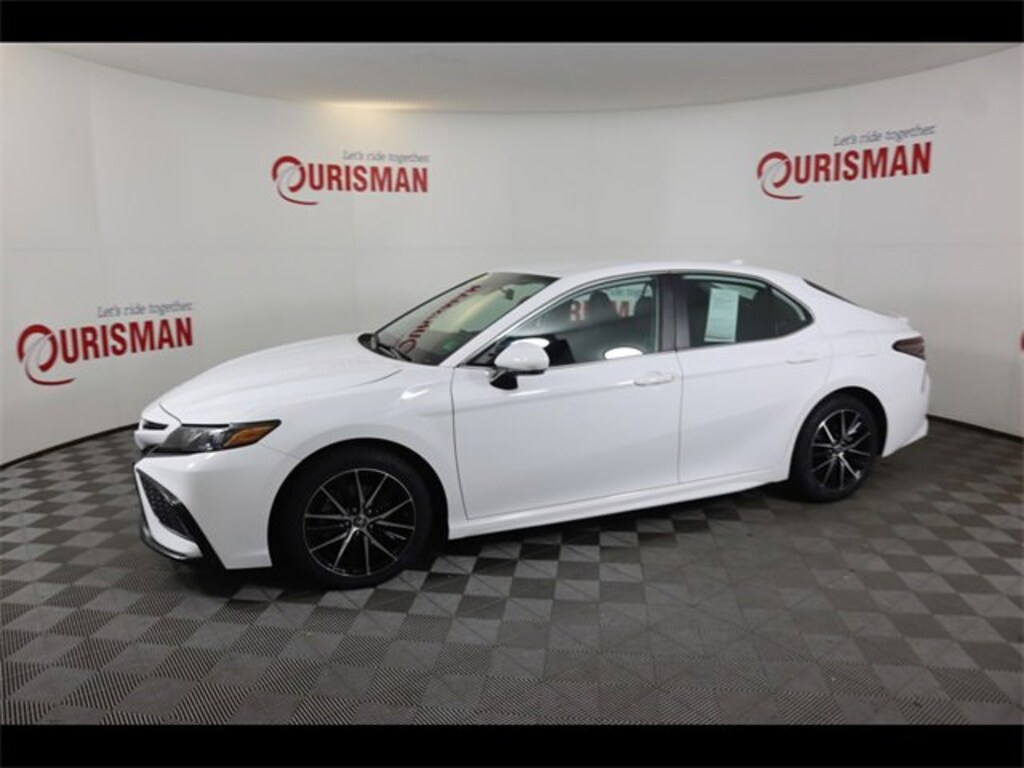 Used 2024 Toyota Camry SE Sedan