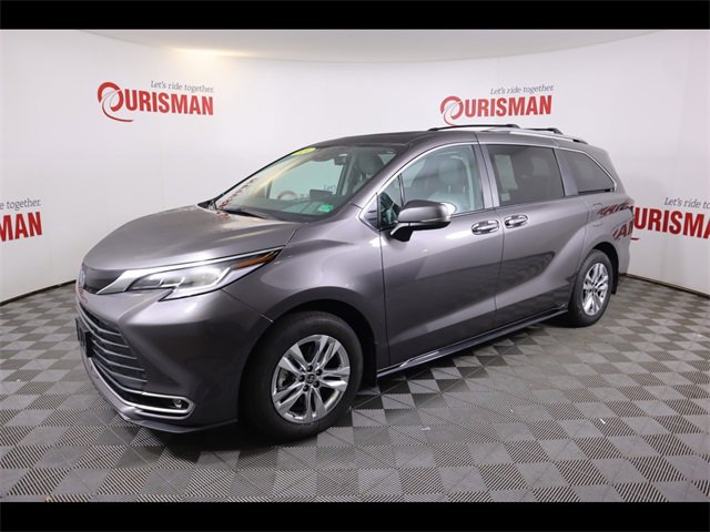 2024 Toyota Sienna Limited photo 3