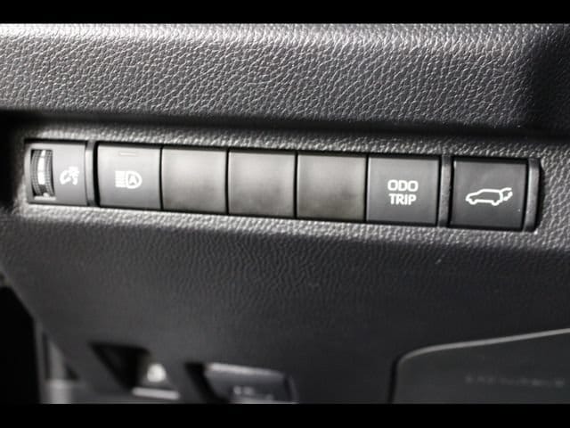 2023 Toyota RAV4 Limited - Photo 17