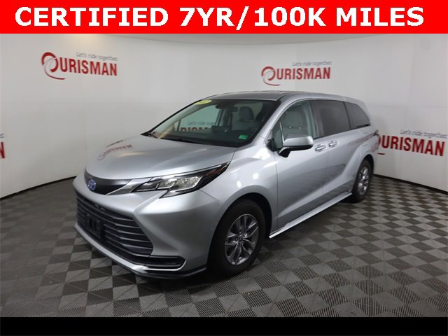 2022 Toyota Sienna LE photo 3