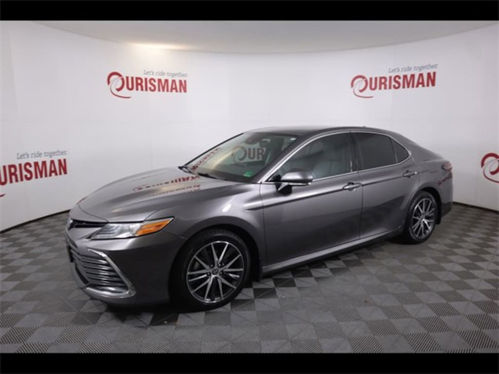 Used 2022 Toyota Camry Hybrid XLE Sedan