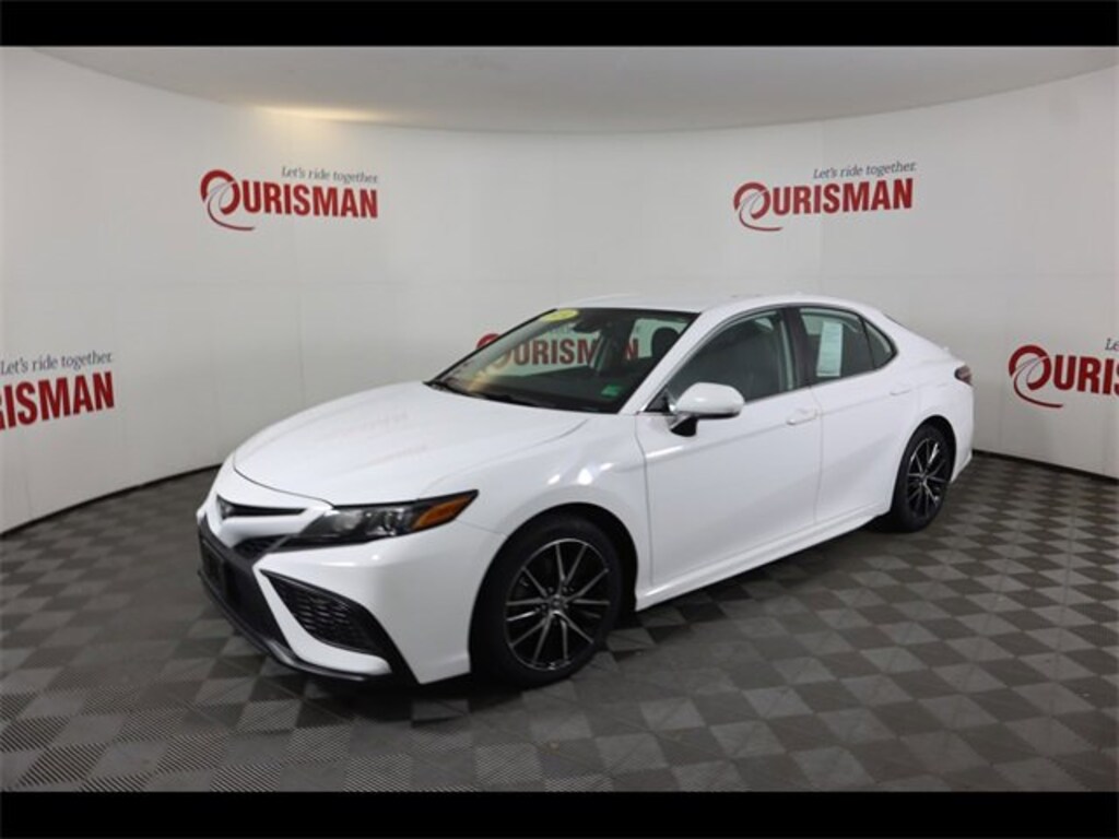 Used 2024 Toyota Camry SE Sedan