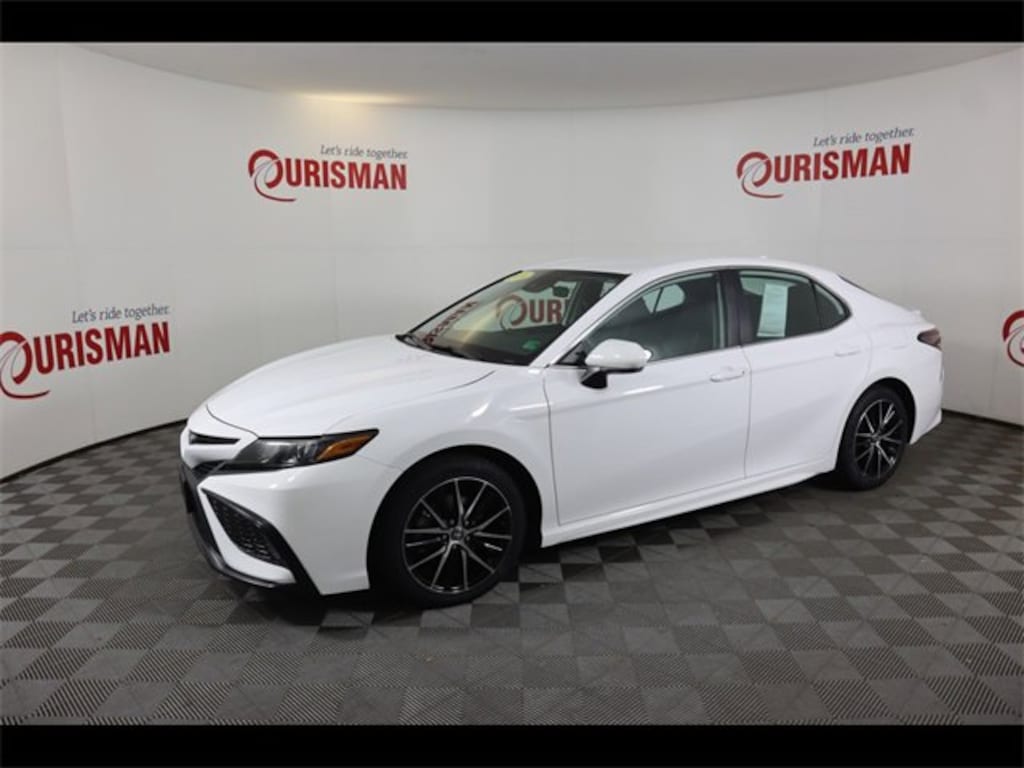 Used 2024 Toyota Camry SE Sedan