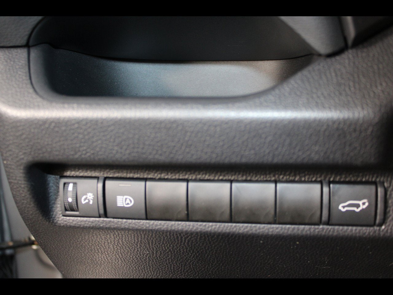 2024 Toyota RAV4 XLE - Photo 20