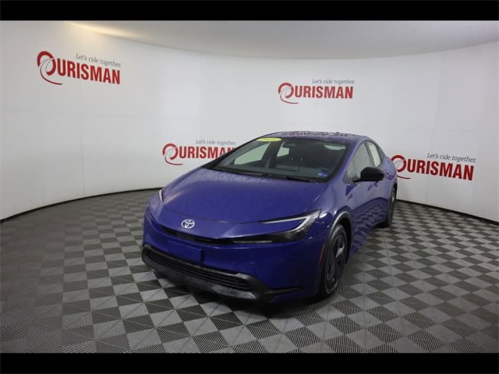 Used 2025 Toyota Prius LE Hatchback
