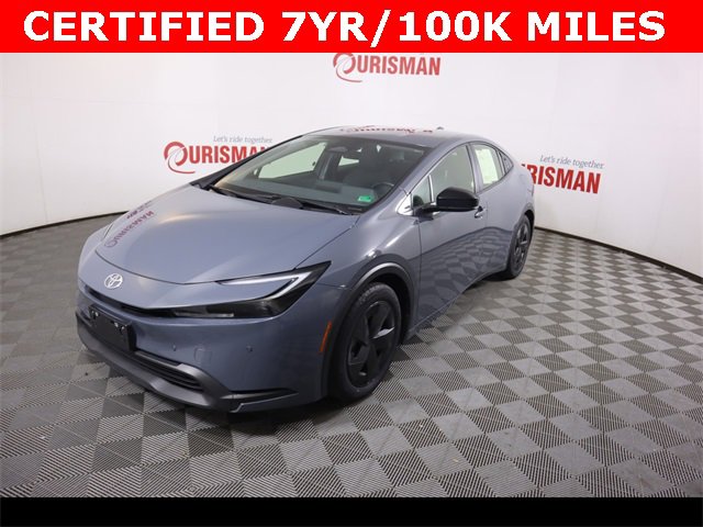 2024 Toyota Prius LE photo 2