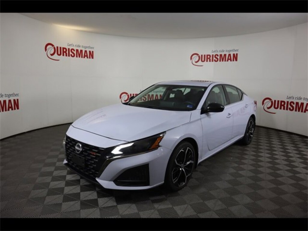 Used 2024 Nissan Altima 2.5 SR Sedan