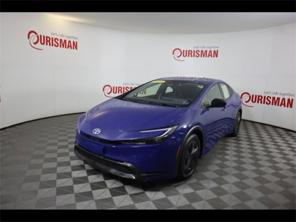 Used 2025 Toyota Prius LE Hatchback