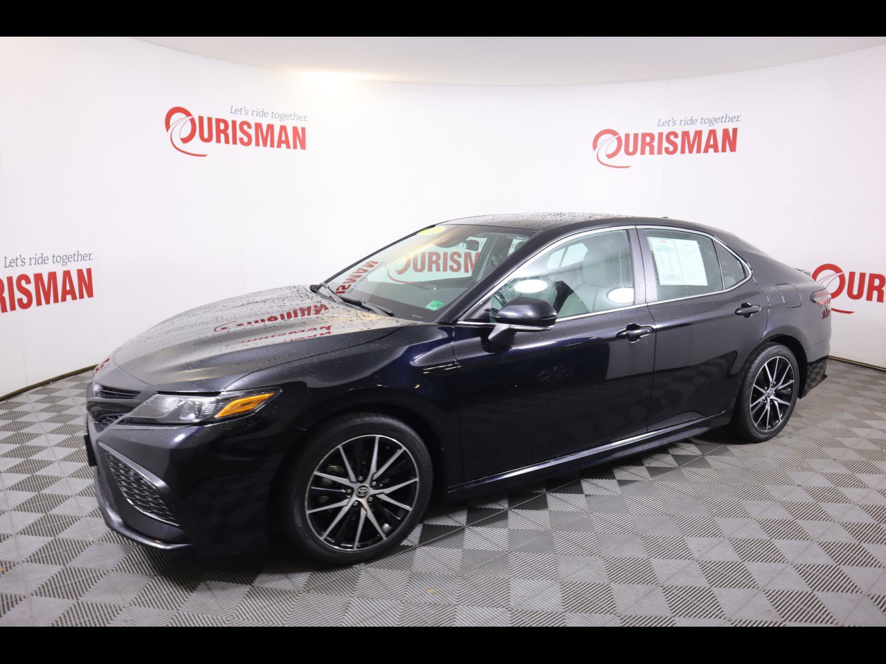 2023 Toyota Camry SE photo 2