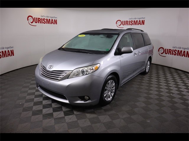 2016 Toyota Sienna XLE Premium photo 2