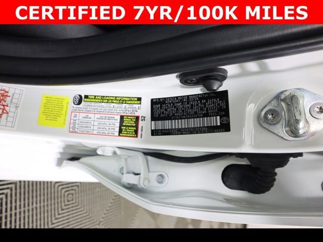 2024 Toyota Camry SE - Photo 32