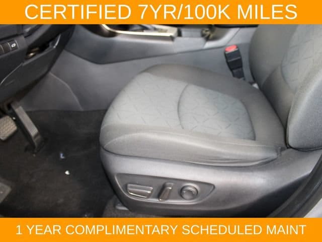 2024 Toyota RAV4 XLE - Photo 19