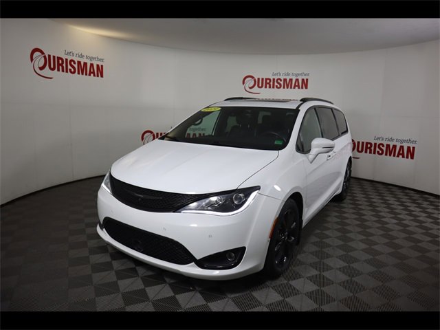 2019 Chrysler Pacifica Limited's photo