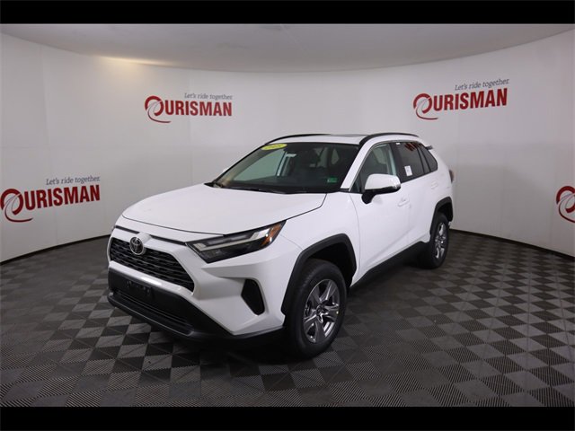 2025 Toyota RAV4 XLE photo 2