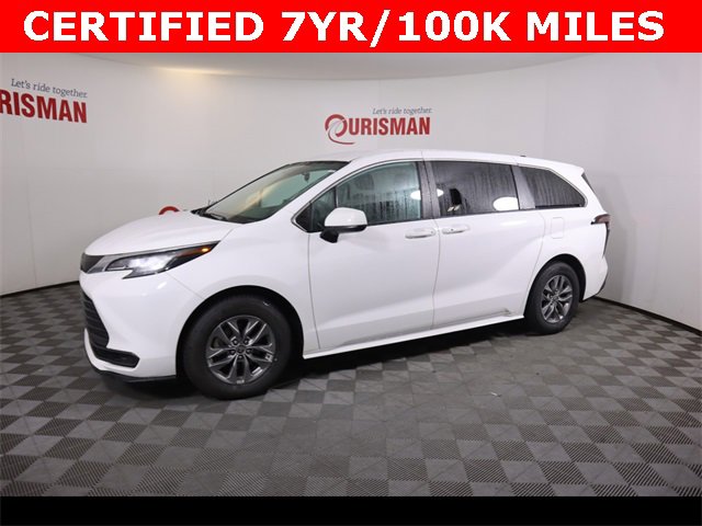 2023 Toyota Sienna LE photo 3