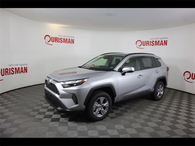 2025 Toyota RAV4 Hybrid XLE photo 3