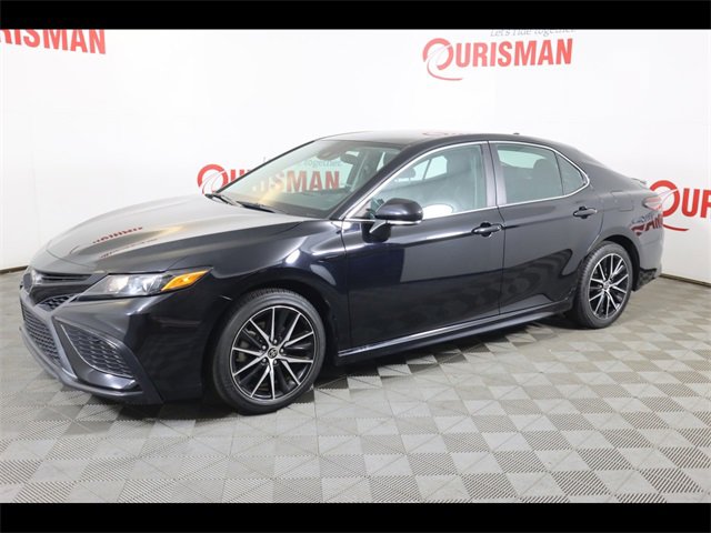 2022 Toyota Camry SE photo 3