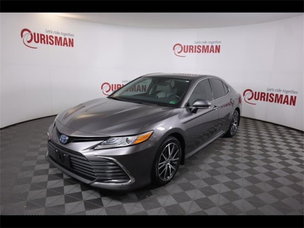 Used 2022 Toyota Camry Hybrid XLE Sedan