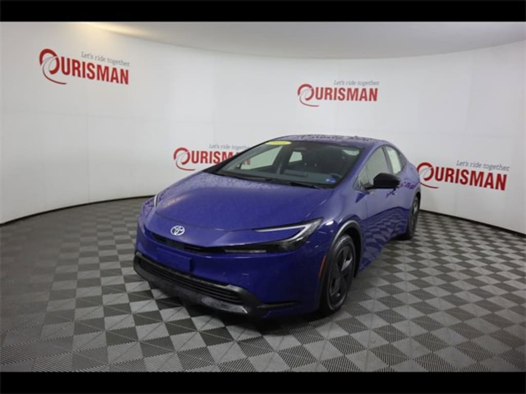 Used 2025 Toyota Prius LE Hatchback