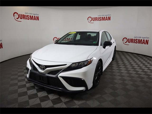 2022 Toyota Camry SE Nightshade's photo