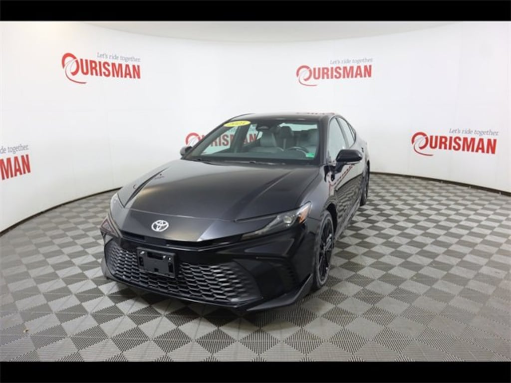 Used 2025 Toyota Camry SE Sedan