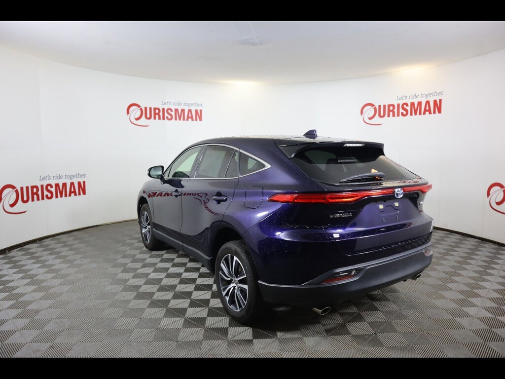 2022 Toyota Venza LE photo 4