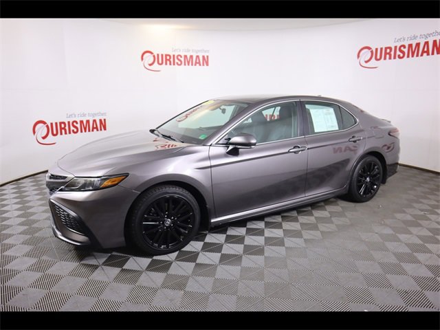 2023 Toyota Camry SE photo 3