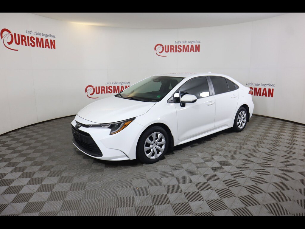 2024 Toyota Corolla LE photo 2