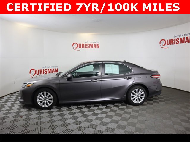 2020 Toyota Camry LE photo 2