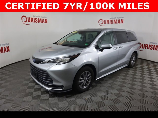 2022 Toyota Sienna LE photo 4